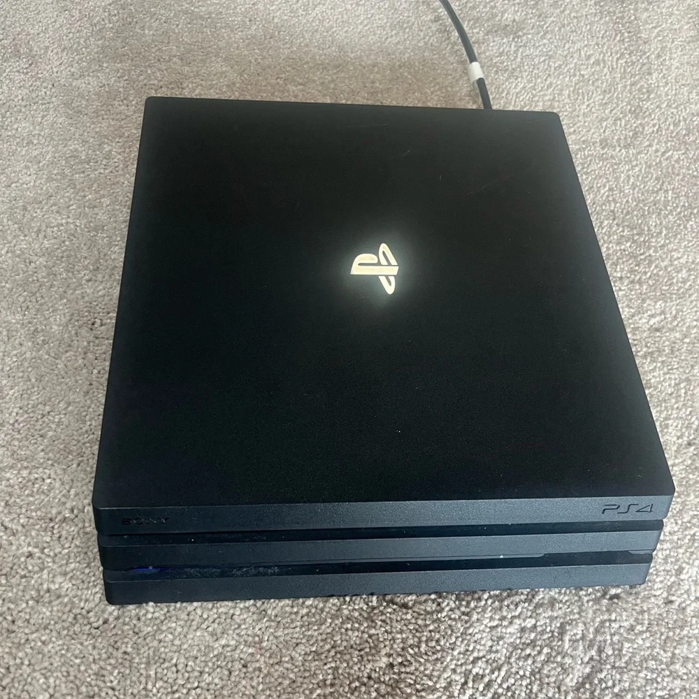 Sony PlayStation 4 Pro 1TB Bundle with PsVR and Cords working fully tested used